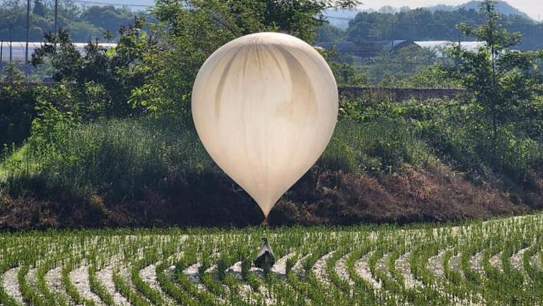 La Guerra de la Basura: Corea del Norte Envía Globos con Desechos a Corea del Sur